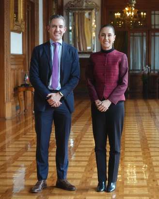 A presidente do México, Claudia Sheinbaum, e o CEO e fundador do Nubank, David Veléz, após encontro no Palácio do Almirantado.