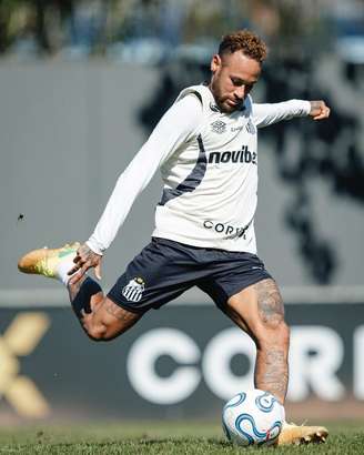 Neymar pode enfrentar a Chapecoense pelo Brasileirão no próximo sábado, na Vila Belmiro.