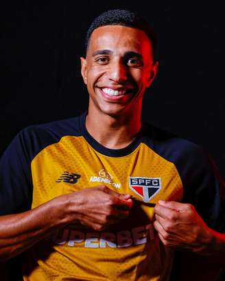 Victor Sá foi apresentado como jogador do São Paulo.