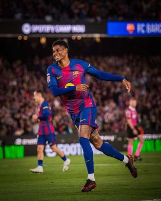 Marcus Rashford deixa o Barcelona após boa temporada na Espanha.