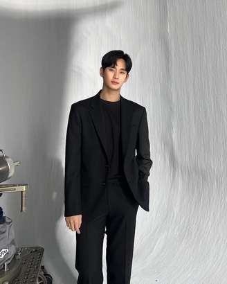 Após mais de um ano sendo acusado de namorar Kim Sae Ron quando ela tinha apenas 14 anos, Kim Soo Hyun foi oficialmente absolvido pela polícia sul-coreana