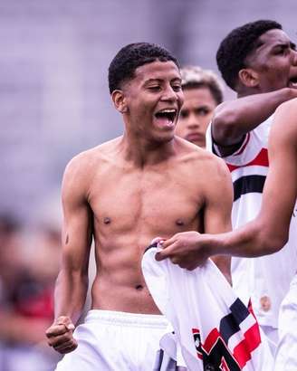 Jovem revelado pelo São Paulo morre após troca de tiros. 