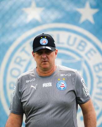 Rogério Ceni em comando de treino do Bahia 