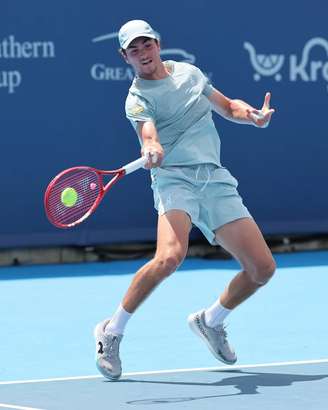 João Fonseca em quadra pelo Masters 1000 de Cincinnati, nos Estados Unidos