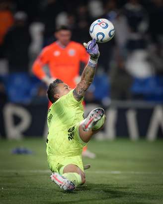 Fabio salva o Fluminense mais uma vez pegando 2 penaltis decisivos.