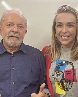 A lobista Roberta Luchsinger aparece em foto publicada nas redes sociais com o presidente Luiz Inácio Lula da Silva.