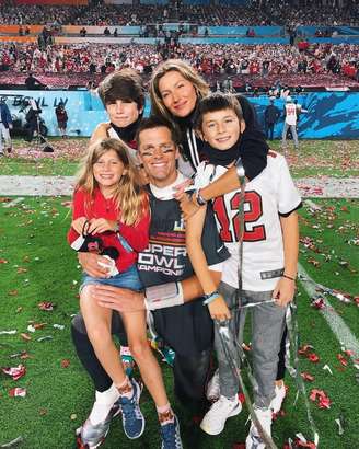 Tom Brady com a ex-mulher, Gisele Büdchen e os filhos, John, Benjamin e Vivian