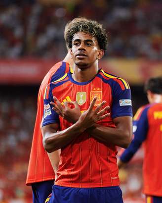 Yamal comemorando um dos gols da Espanha 