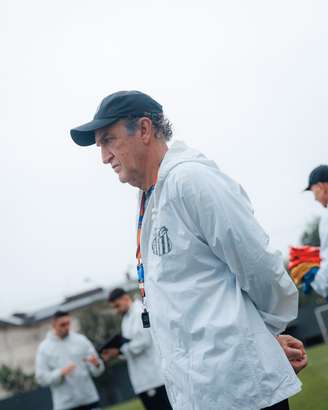 Cuca, técnico do Santos 