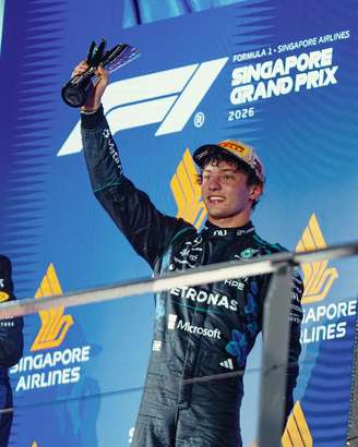 Kimi Antonelli, piloto da Mercedes, celebra pódio no GP de Singapura da Fórmula 1