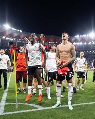 Estudiantes conquista vaga na final da Libertadores após vencer Flamengo nos pênaltis.