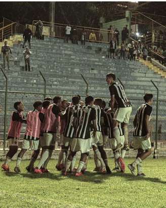 Atlético-MG empata com o Guarani. 