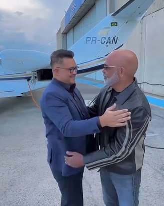 Cantor Rick Sollo, da dupla Rick & Renner aparece em postagem com o empresário Bruno Avelar.