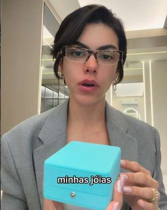 Influenciadora denunciou furto de relógio durante procedimento de segurança no Aeroporto de Viracopos.
