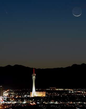Cometa PanSTARRS passa sobre Las Vegas, nos Estados Unidos