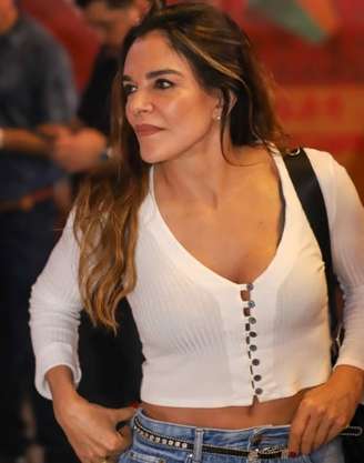 A atriz, diretora e roteirista Mara Carvalho mantém relacionamento com Júlio Casares, ex-presidente do São Paulo.