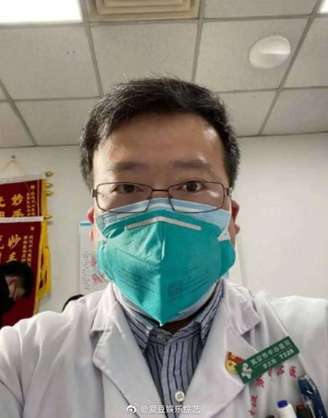 Médico Li Wenliang, que teve problemas com autoridades de saúde por alertar sobre o coronavírus, foi infectado pela doença e morreu