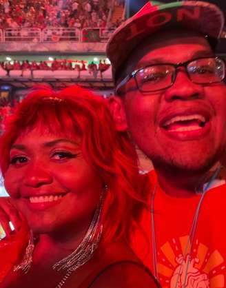 Gaby Amarantos ao lado de seu irmão, Gabriel.