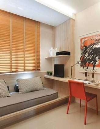 1. Bancada de madeira para decoração de quarto planejado com escritório – Foto: Simples Decoração