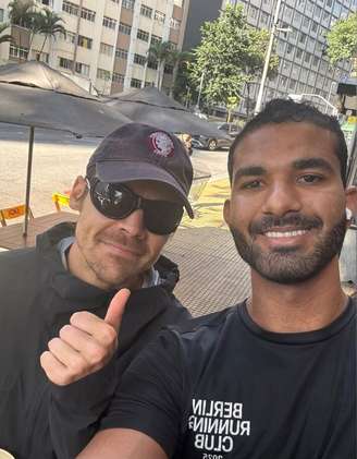 Fã encontrou Harry Styles na Avenida Nove de Julho, em São Paulo