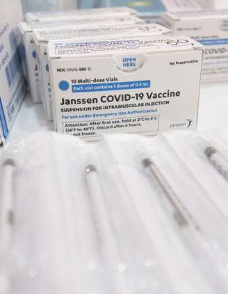Além da Pfizer, governo violou sigilo e divulgou contrato de vacinas da Janssen contra covid