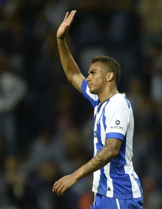 Danilo dá último adeus aos torcedores do Porto em campo