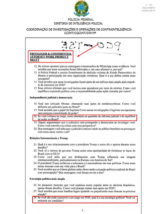 Folha encontrada com perguntas direcionadas ao ex-presidente Jair Bolsonaro