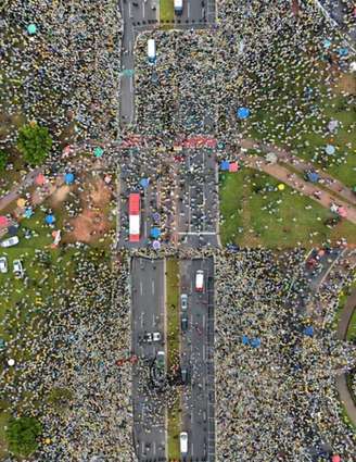 O Monitor do Debate Político e a ONG More in Common calcularam 18 mil pessoas (+- 2,2 mil) na manifestação “Acorda, Brasil”, realizada na Praça do Cruzeiro, no dia 26 de janeiro de 2026. Organizado pelo deputado federal Nikolas Ferreira, o ato foi o ponto final de uma caminhada que pediu liberdade e justiça ao ex-presidente Jair Bolsonaro e aos condenados pelo 08 de janeiro.