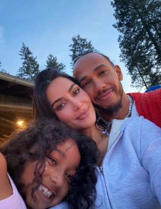 Kim Kardashian e Lewis Hamilton juntos no feriado de Dia da Independência dos Estados Unidos