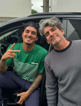 Gabriel Medina e o padrasto Charles estarão novamente juntos em Paris