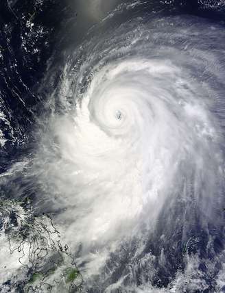 <p>Imagem de satélite da Nasa mostra o tufão Neoguri no Oceano Pacífico, aproximando-se do Japão, em 6 de julho de 2014</p>