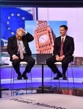 Boris Johnson e Jeremy Hunt durante debate na BBC