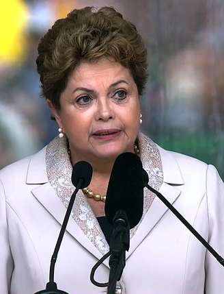 A presidente Dilma Rousseff discursa durante a cerimônia em homenagem a Mandela