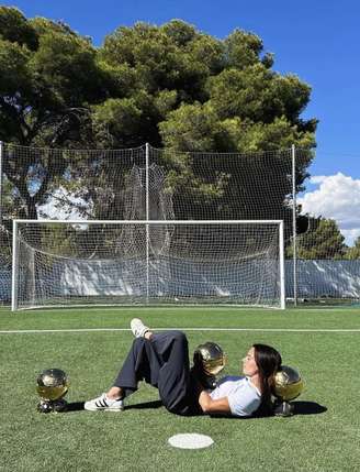 Aitana Bonmati, vencedora da última Bola de Ouro, maior prêmio individual do futebol.