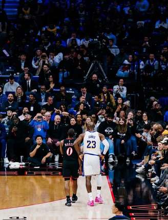 LeBron James e Tyrese Maxey jogaram juntos na armação do 76ers.