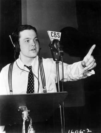 Orson Welles narrou adaptação de 'A Guerra dos Mundos' em caso que entrou para a história da comunicação.