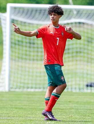 Cristiano Ronaldo Jr. foi convocado para a seleção sub-16 de Portugal.