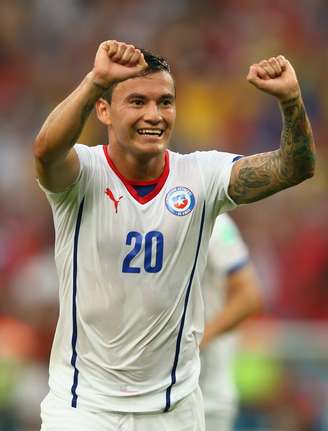 <p>Volante Aranguiz, do Inter, vem sendo um dos destaques da seleção chilena durante a Copa do Mundo</p>