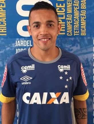 
                        
                        
                    Meia Rafinha estará no banco de reservas de Paulo Bento (Foto: Cruzeiro/Divulgação)