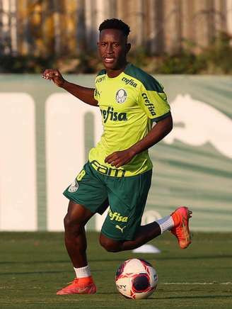 Iván Angulo em treinamento do Palmeiras (Foto: Cesar Greco)