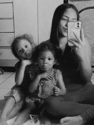 Nayra Santos e as filhas, Laís Heloísa, de 5 anos, e Isis Helena, de 3 anos.