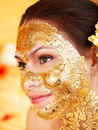 Ouro e diamante agora também são usados para deixar a pele livre dos sinais de envelhecimento, principalmente nas regiões do rosto e pescoço
