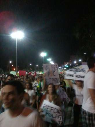Mais de cem mil pessoas marcharam pelas principais ruas de Vitória, no Espírito Santo