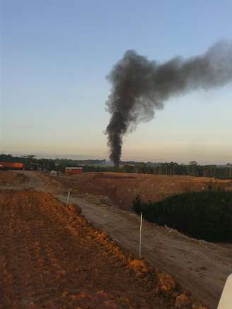 <p>Segundo o Seripa 7, a aeronave pegou fogo após cair</p>