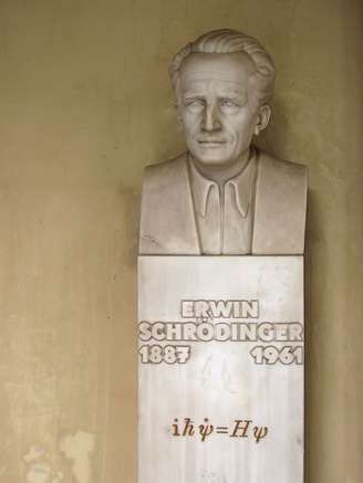 Erwin Schrödinger recebeu um busto como homenagem na Universidade de Viena