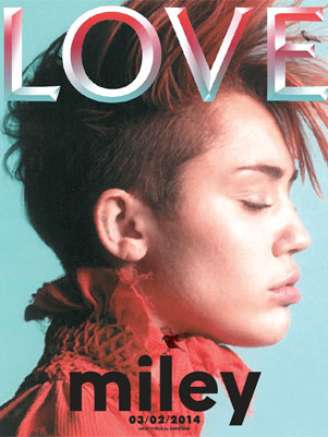 <p>Cantora na nova edição da Love Magazine</p>