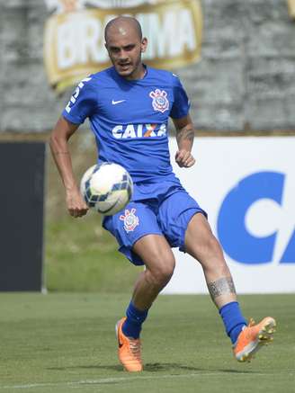 Fábio Santos em treino do Corinthians nesta quinta-feira