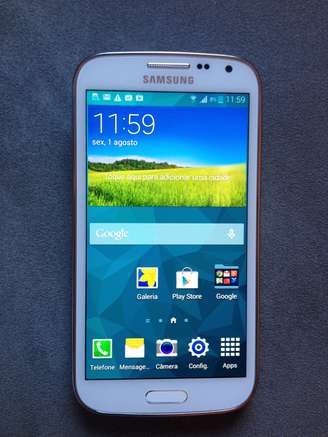 <p>Samsung Galaxy K Zoom foi lançado no Brasil em julho por R$ 2.099</p>
