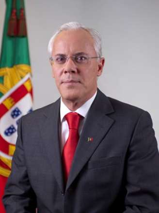 <p>"Saio para defender o governo, a autoridade do Estado", disse Miguel Macedo</p>