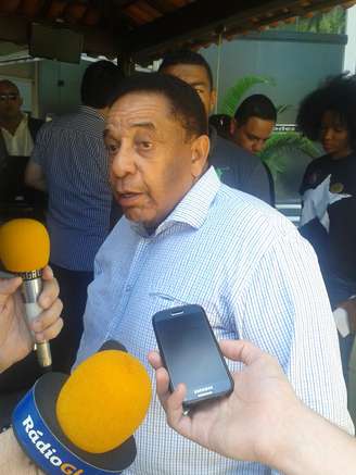 Agnaldo Timóteo comparece às eleições do Botafogo